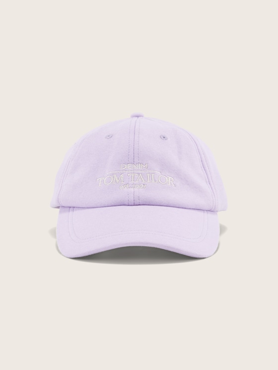 Cap with logo embroidery