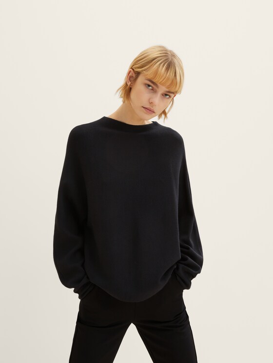 Basic knitted sweater with a stand-up collar