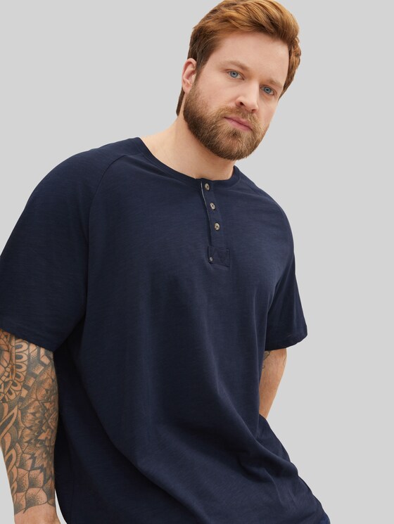 Basic t-shirt by Tom Tailor