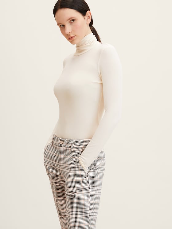 Cigarette trousers in a check pattern