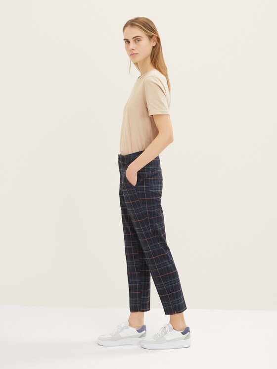 Cigarette trousers in a check pattern 