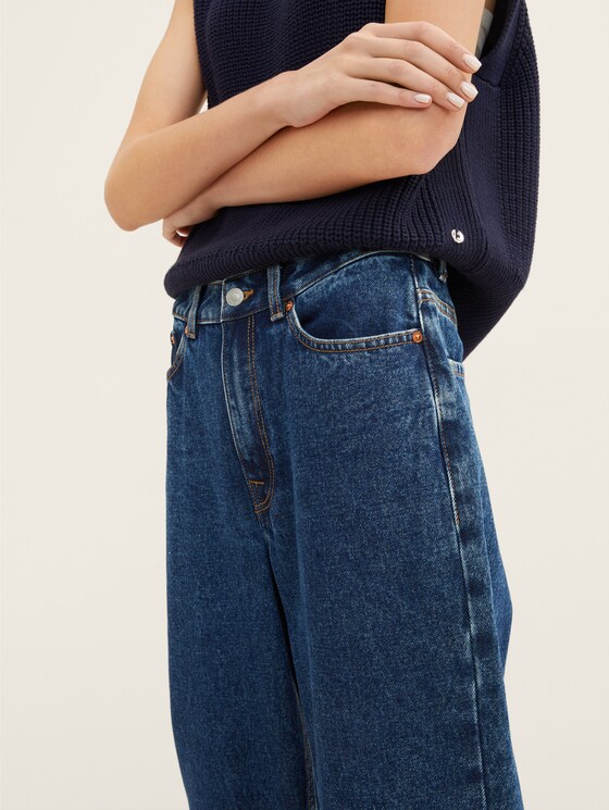 Mom-fit jeans with barrel legs