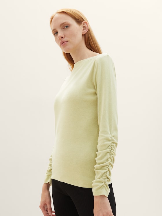 Long-sleeved T-shirt with a submarine neckline