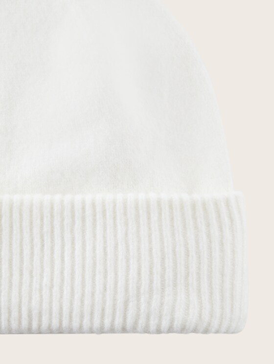 Beanie with a ribbed texture