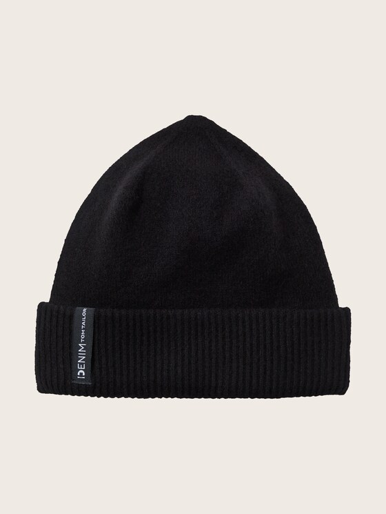 Beanie with a ribbed texture