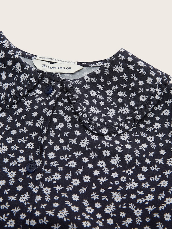 Blouse with flower pattern
