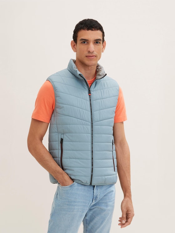 Lightweight vest with a stand-up collar