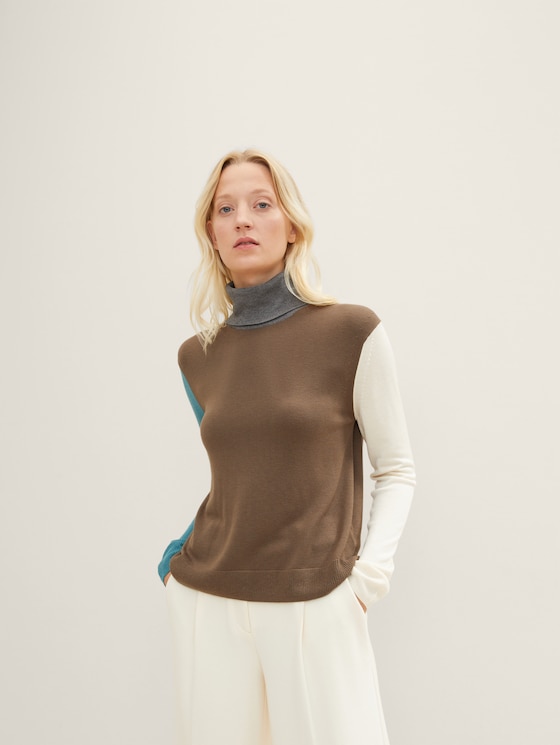 Turtleneck sweater with colour blocking
