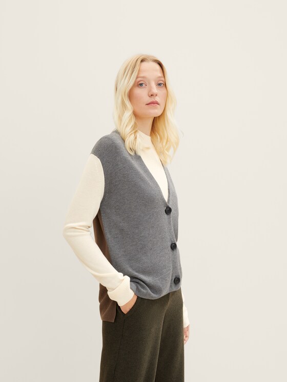 Knitted cardigan with colour blocking