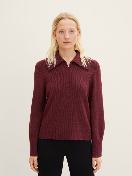 Knitted sweater with a Troyer collar 