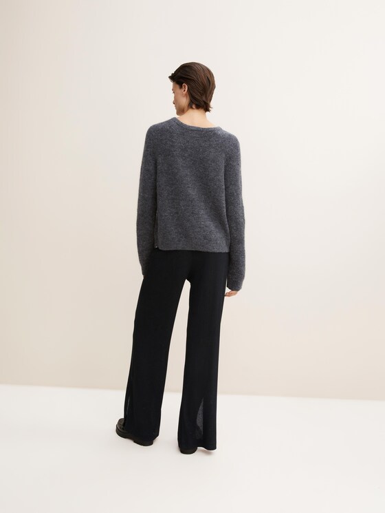 Knitted sweater with a troyer collar 