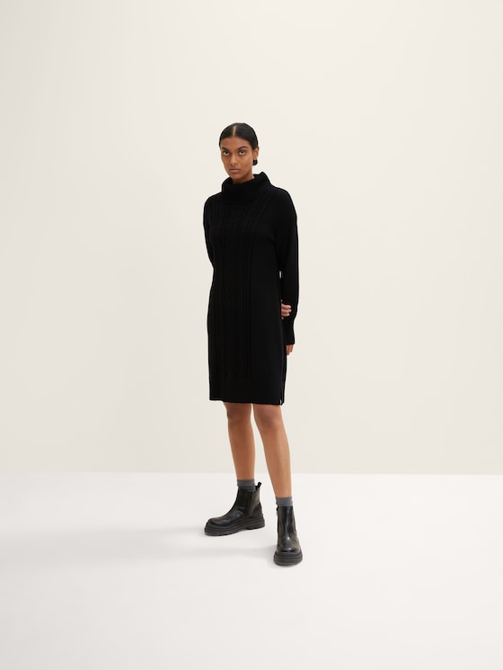Knitted dress in midi length