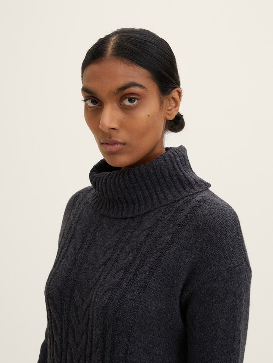 Strickkleid in Midilänge