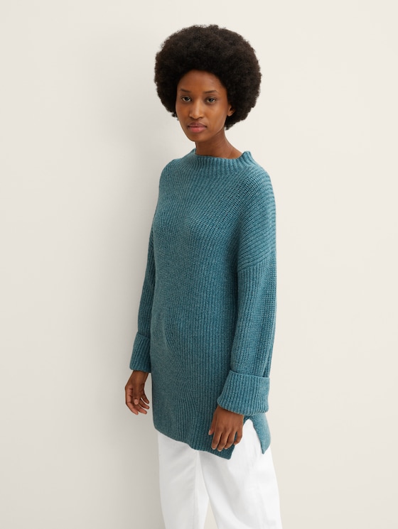 Long knitted sweater with texture 