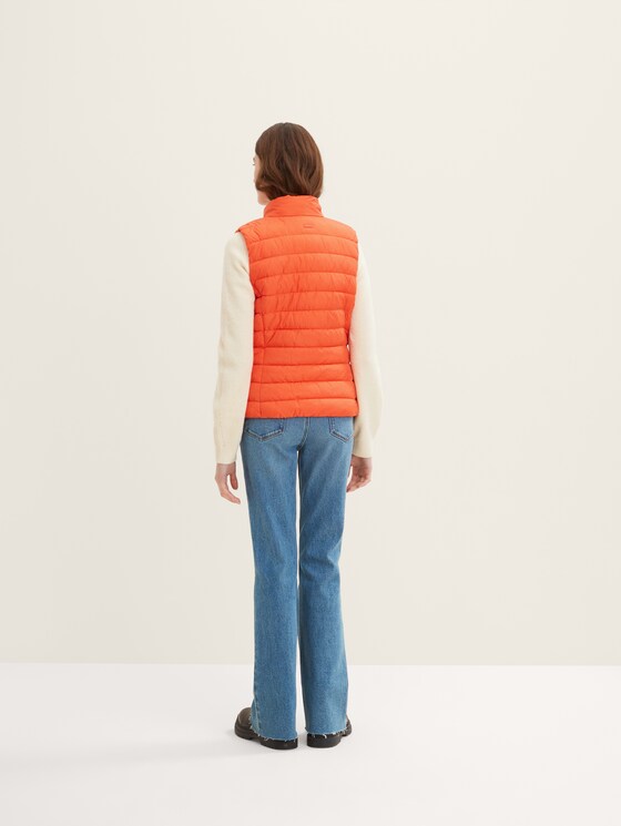 Lightweight vest with a stand-up collar 