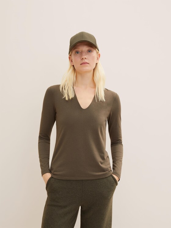 long-sleeved shirt with a V-neckline