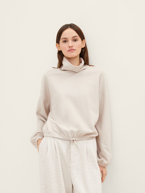 Cropped sweatshirt with a turtleneck