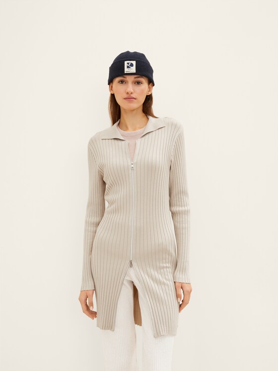 Long knitted cardigan