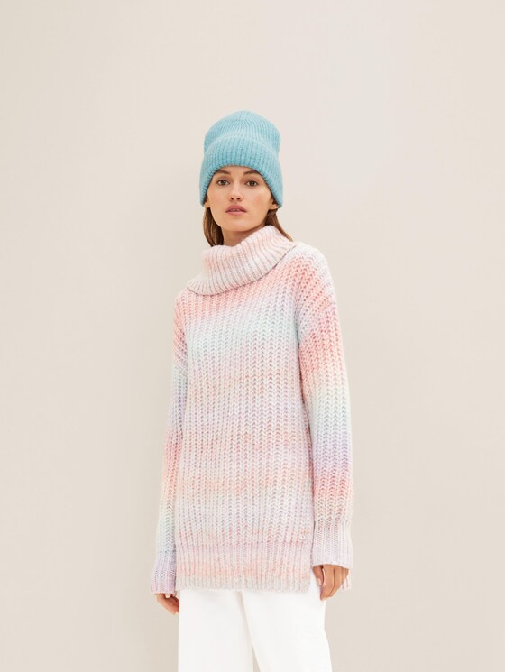 Long knitted sweater with gradient