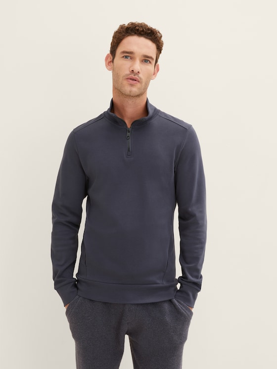 Basic sweatshirt with a Troyer collar 