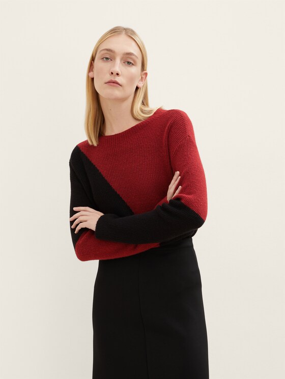 Knitted sweater with colour blocking