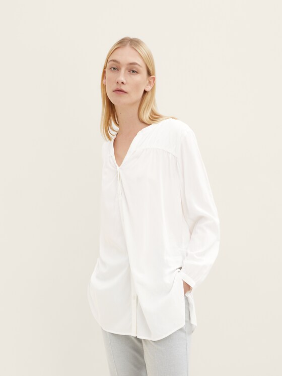 Long blouse with a V-neckline