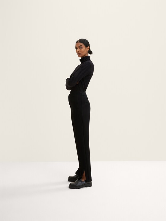 Slim-fit trousers with slits 