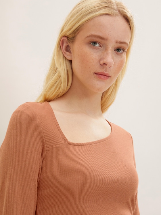 Langarmshirt mit asymmetrischem Ausschnitt