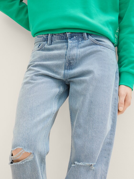 loose-fit jeans