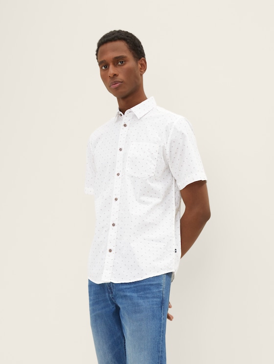 Patterned short-sleeved shirt
