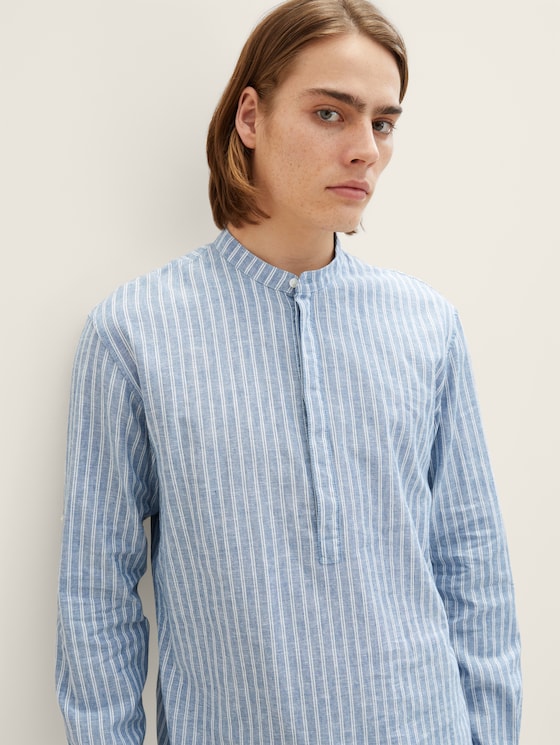 Shirt with a stand-up collar