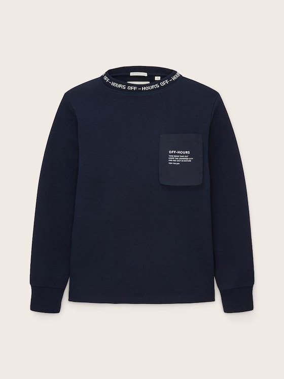 Sweatshirt with a chest pocket