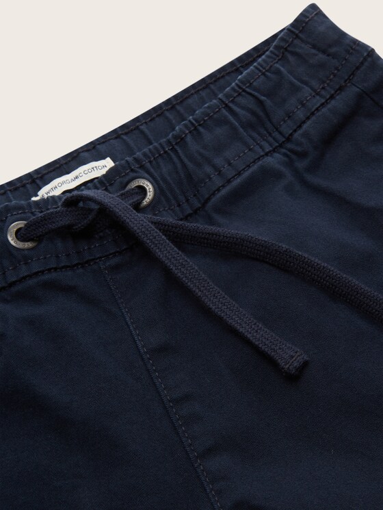 Trousers with an elastic waistband