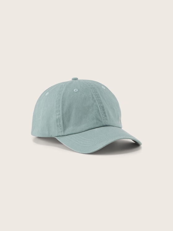 basic cap with embroidery