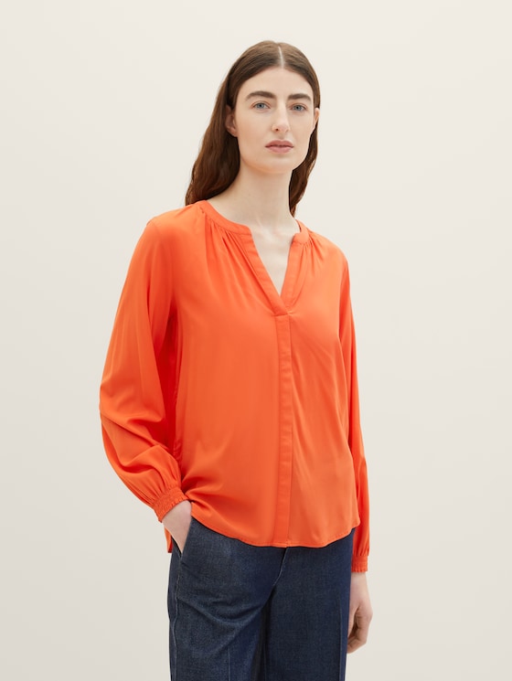 Long-sleeved blouse