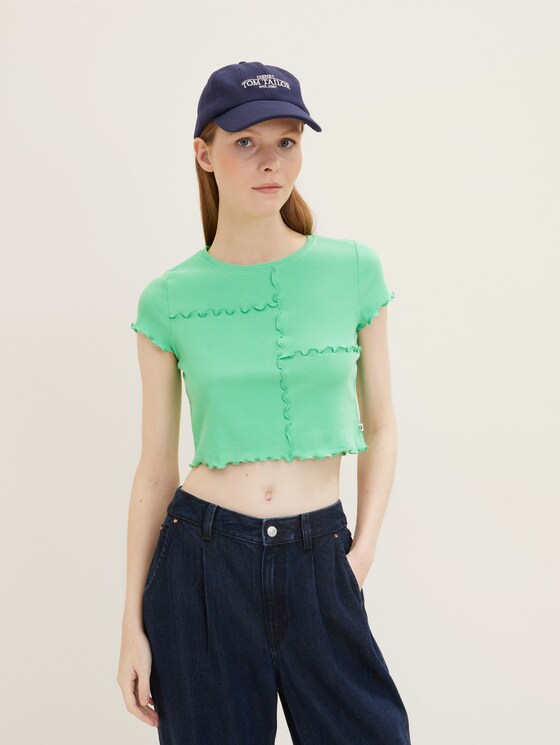 Cropped T-shirt with decorative stitching