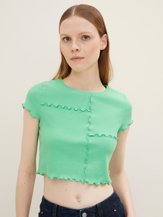 Cropped T-shirt with decorative stitching