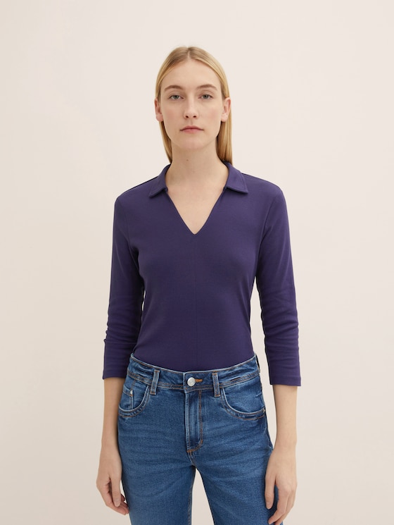 3/4-sleeved shirt with a collar