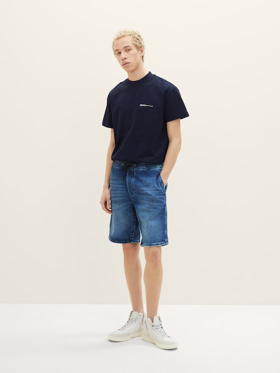 Denim shorts with an elastic waistband