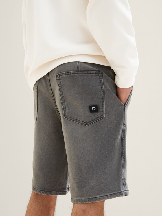 Denim shorts with an elastic waistband