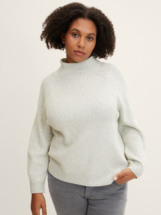 Plus - knitted sweater with rib texture 