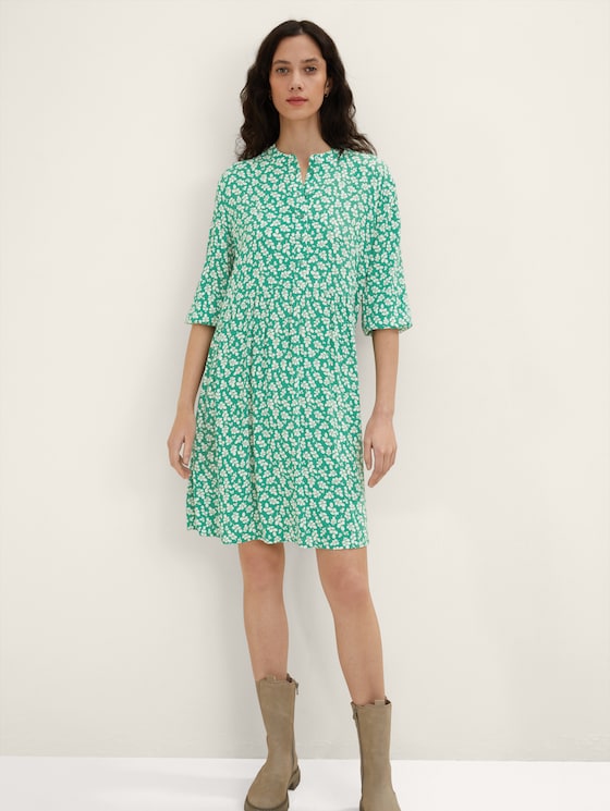 Dress with an all-over floral print