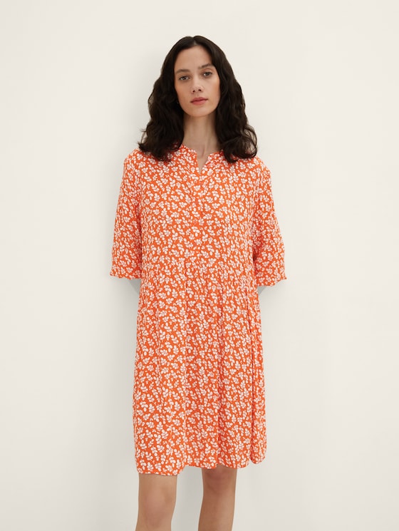 Dress with an all-over print