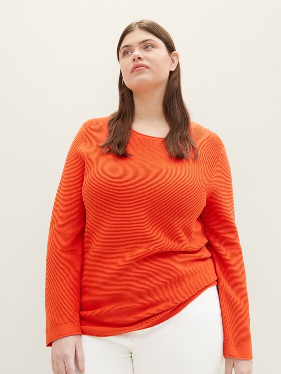Plus - knitted sweater with texture