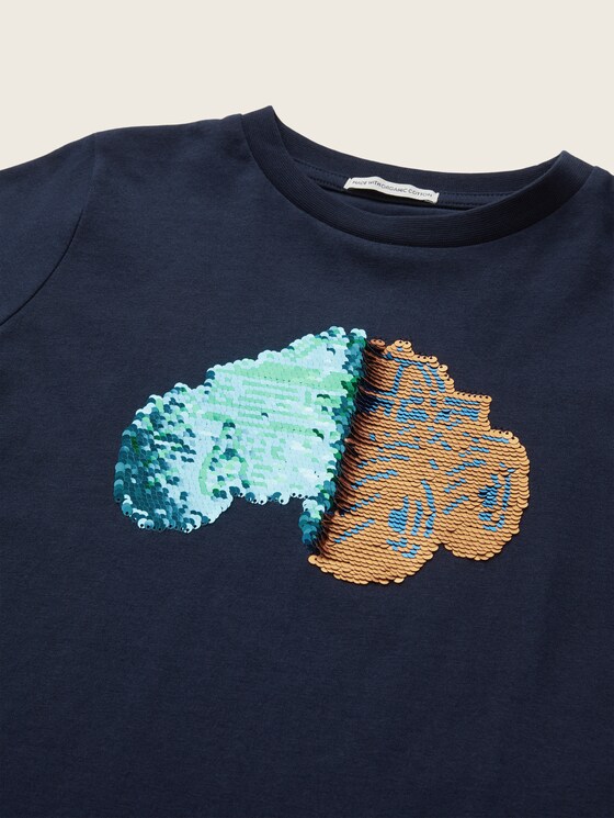 T-shirt with reversible sequins