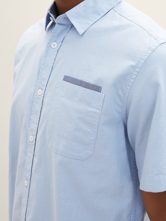 Short-sleeved shirt with texture