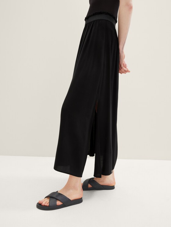 Maxi skirt with a side slit