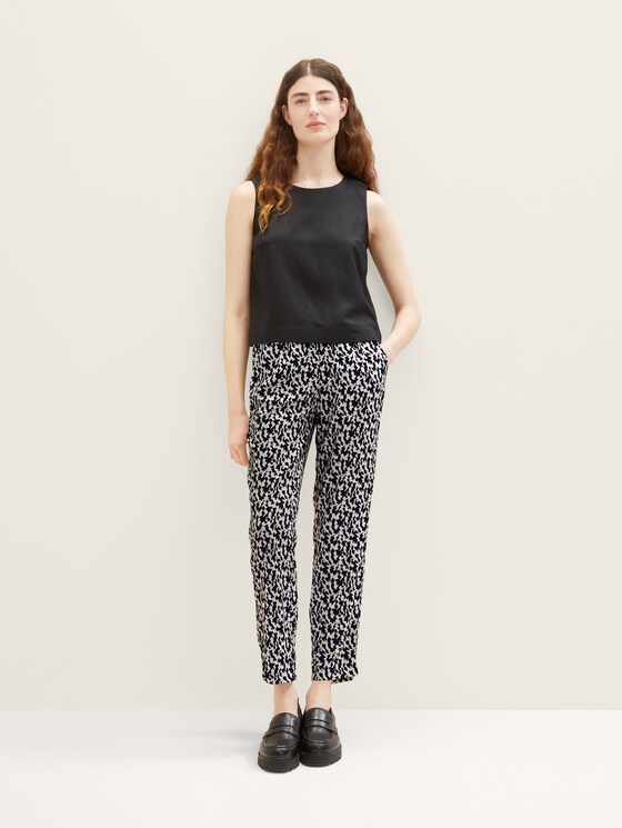Cropped loose-fit trousers