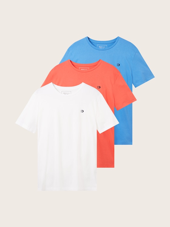 T-shirts in a three-pack