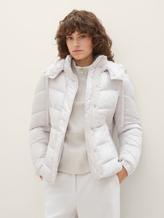 Puffer jacket with recycled polyester